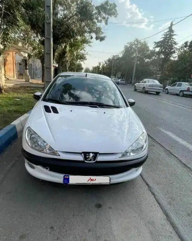پژو ۲۰۶ صندوق دار v8 - 1393