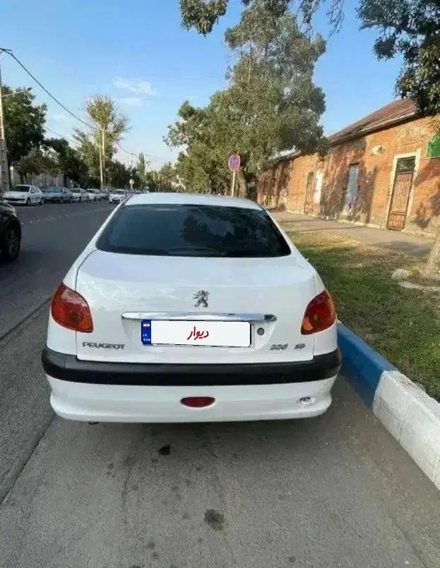 پژو ۲۰۶ صندوق دار v8 - 1393