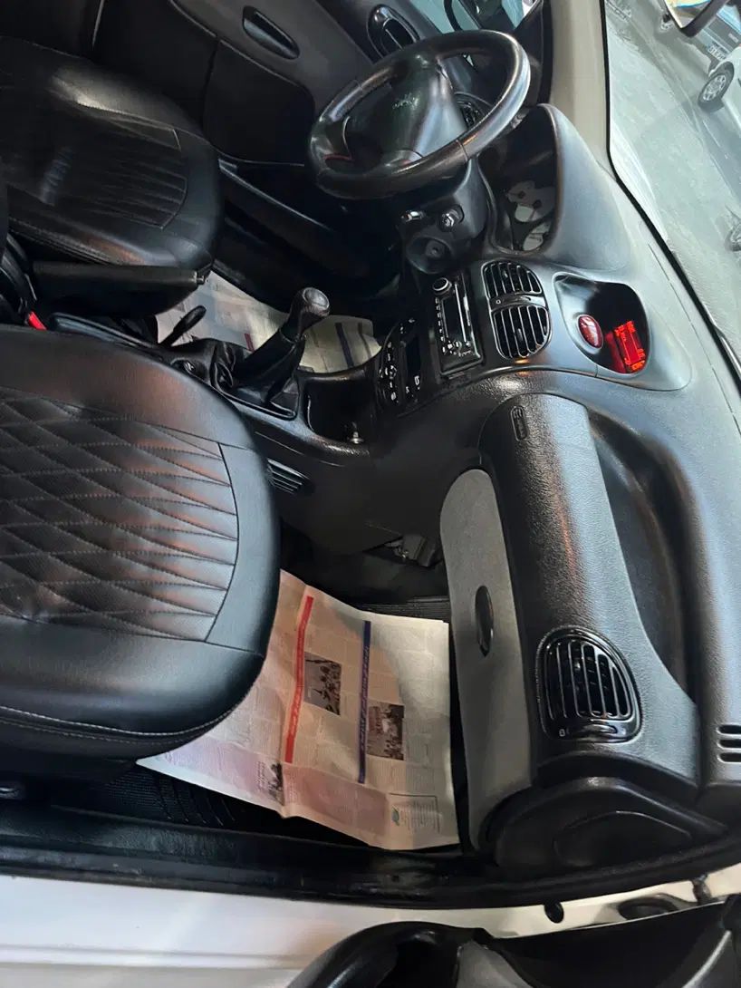 پژو ۲۰۶ صندوق دار v8 - 1397