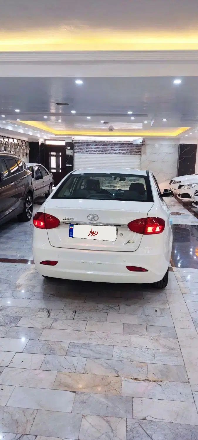 جک J4 اتوماتیک ساده - 1402