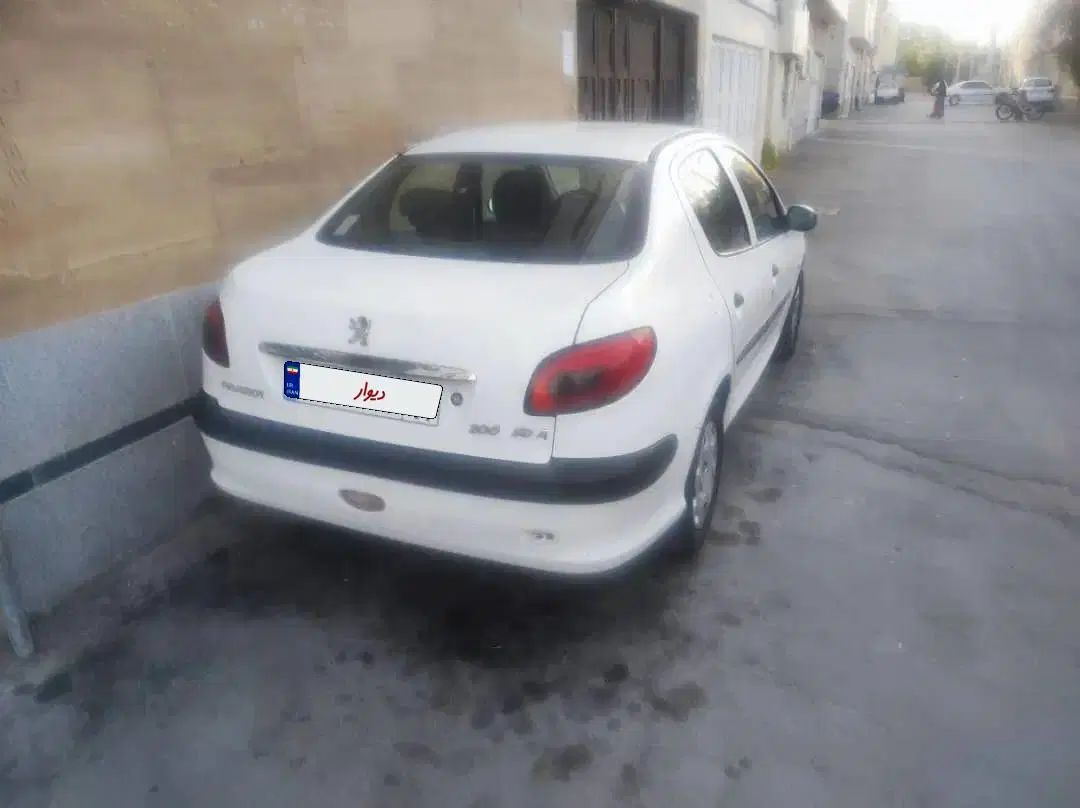 پژو ۲۰۶ صندوق دار v8 - 1393
