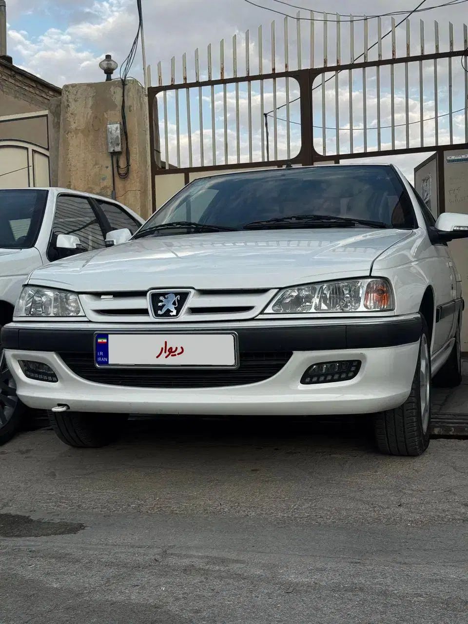 پژو پارس XU7P - 1402