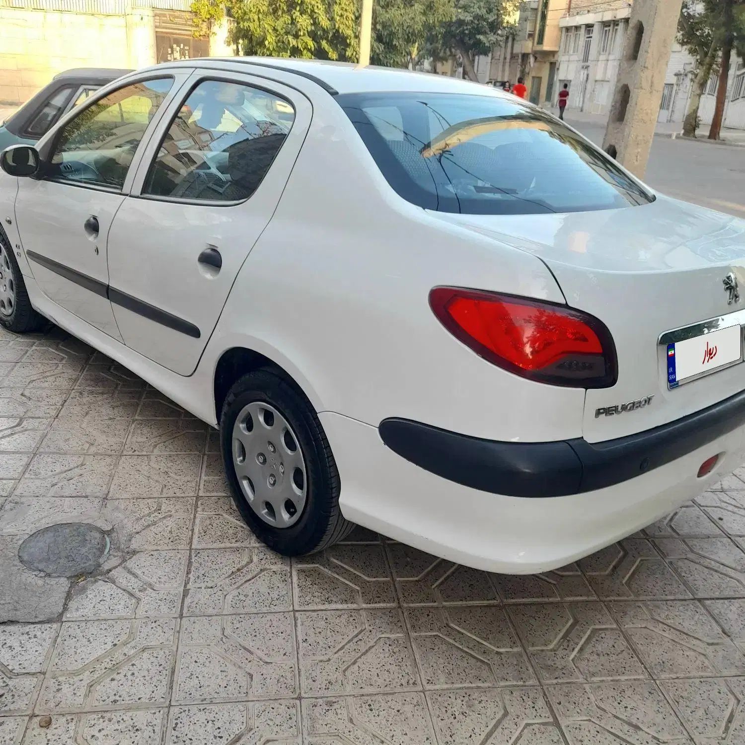 پژو ۲۰۶ صندوق دار v8 - 1393