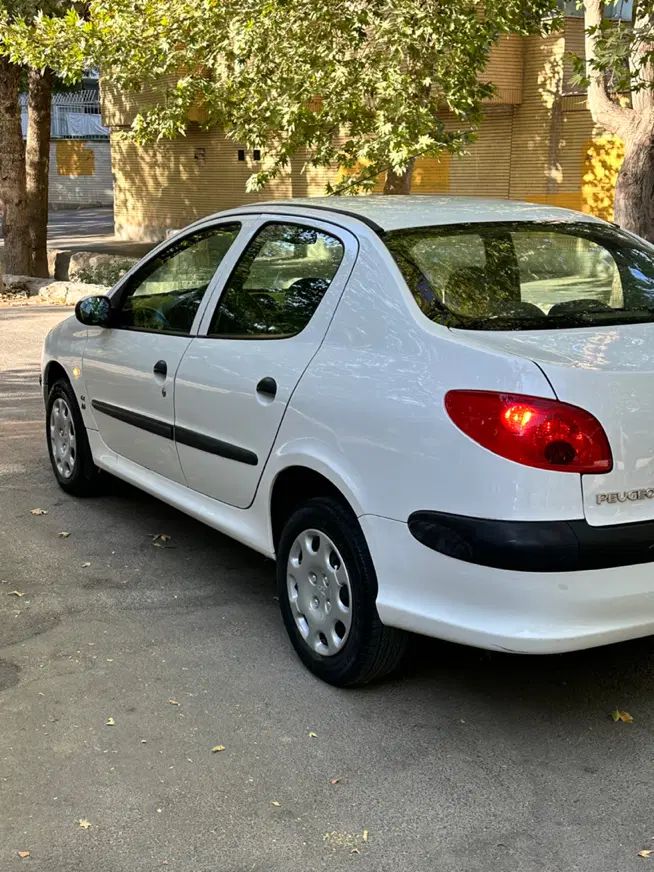 پژو ۲۰۶ صندوق دار v8 - 1393