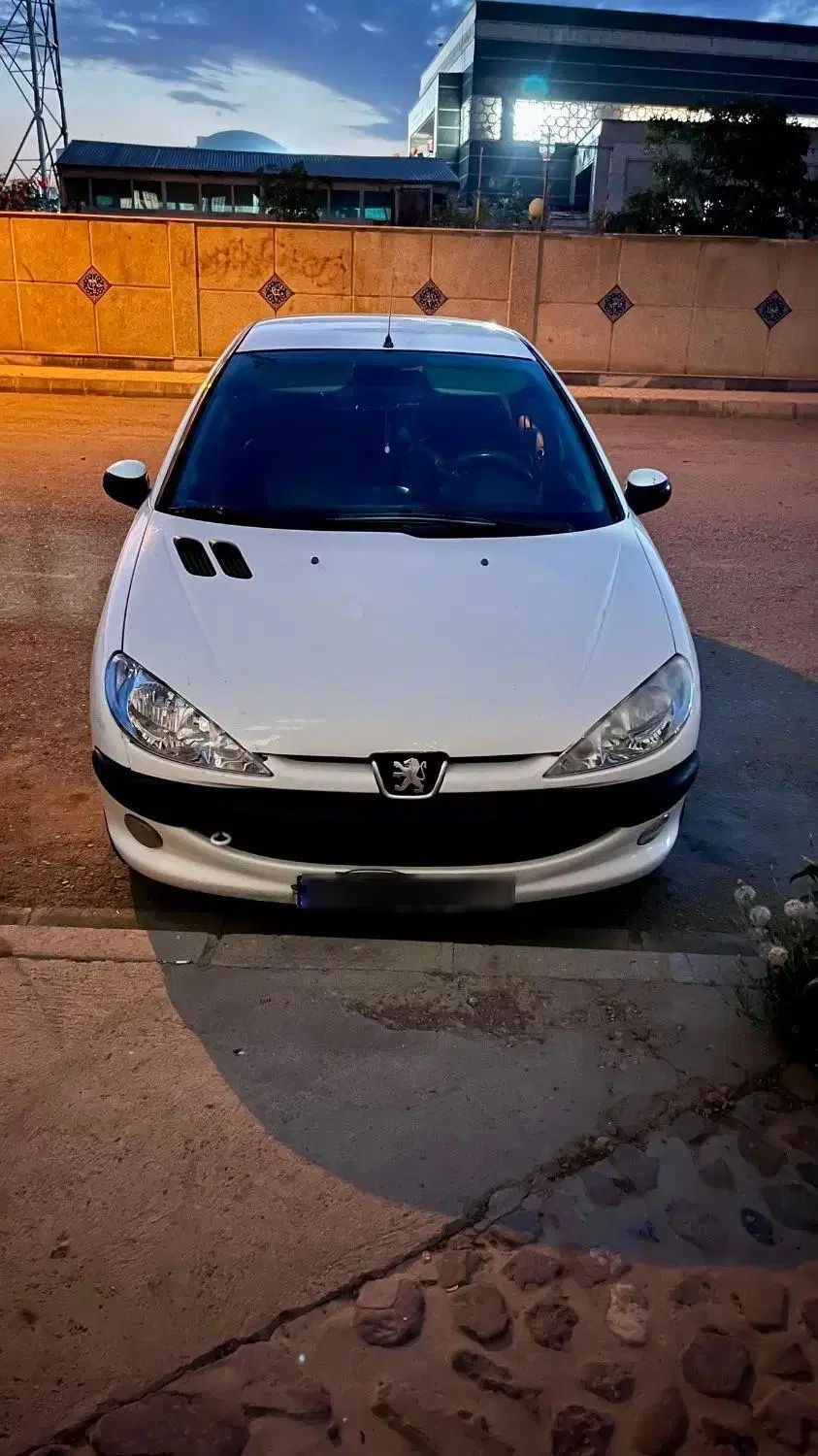 پژو ۲۰۶ صندوق دار v8 - 1393