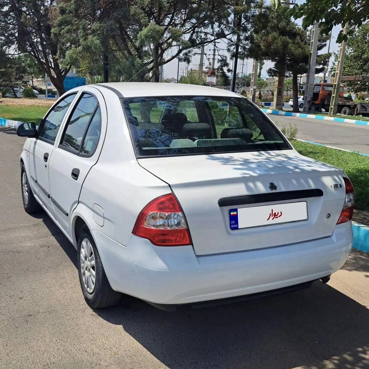 تیبا صندوق دار SX - 1401