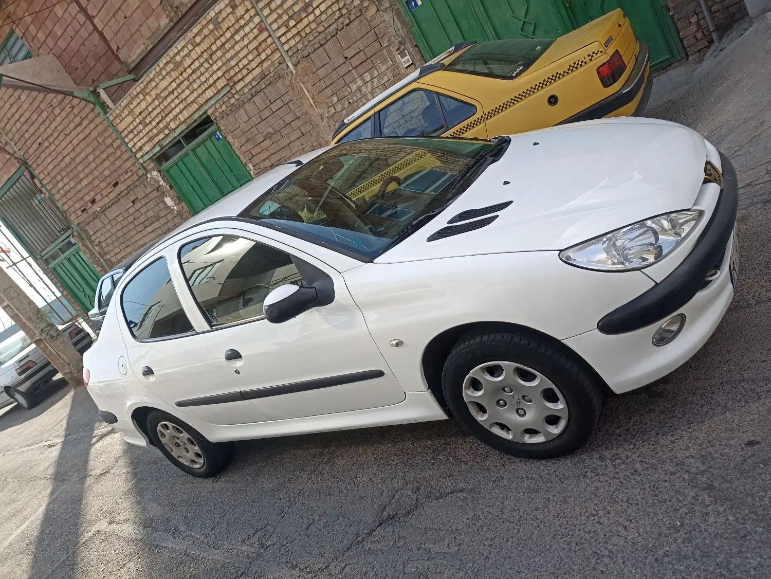 پژو ۲۰۶ صندوق دار v8 - 1394