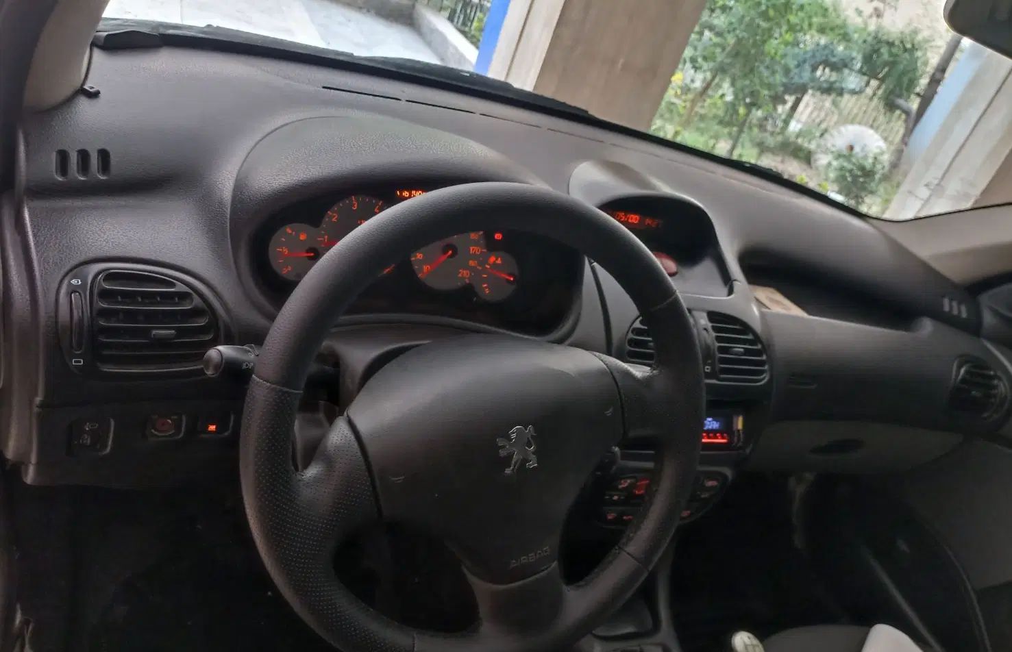 پژو ۲۰۶ صندوق دار v8 - 1394
