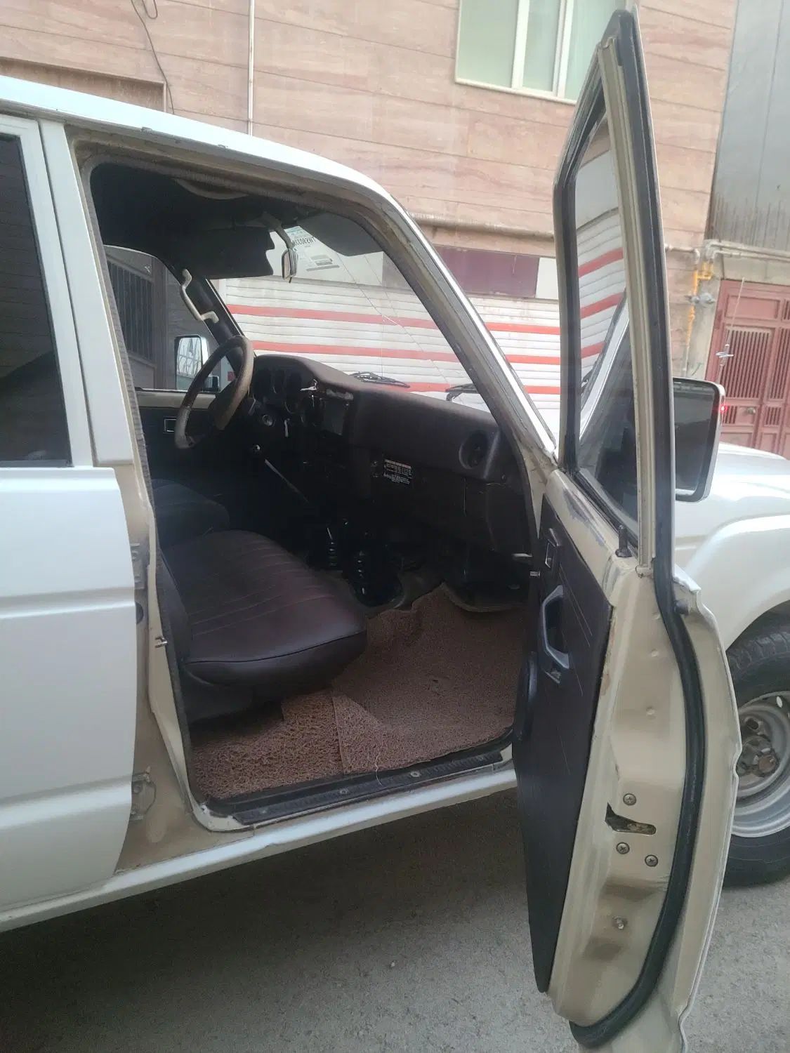 تویوتا کمری XLE - 1402
