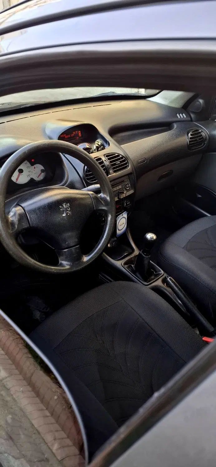 پژو ۲۰۶ صندوق دار v8 - 1394