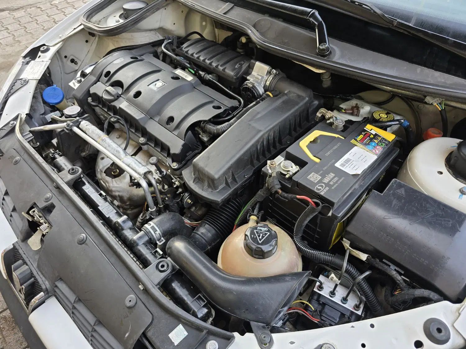پژو ۲۰۶ صندوق دار v8 - 1397