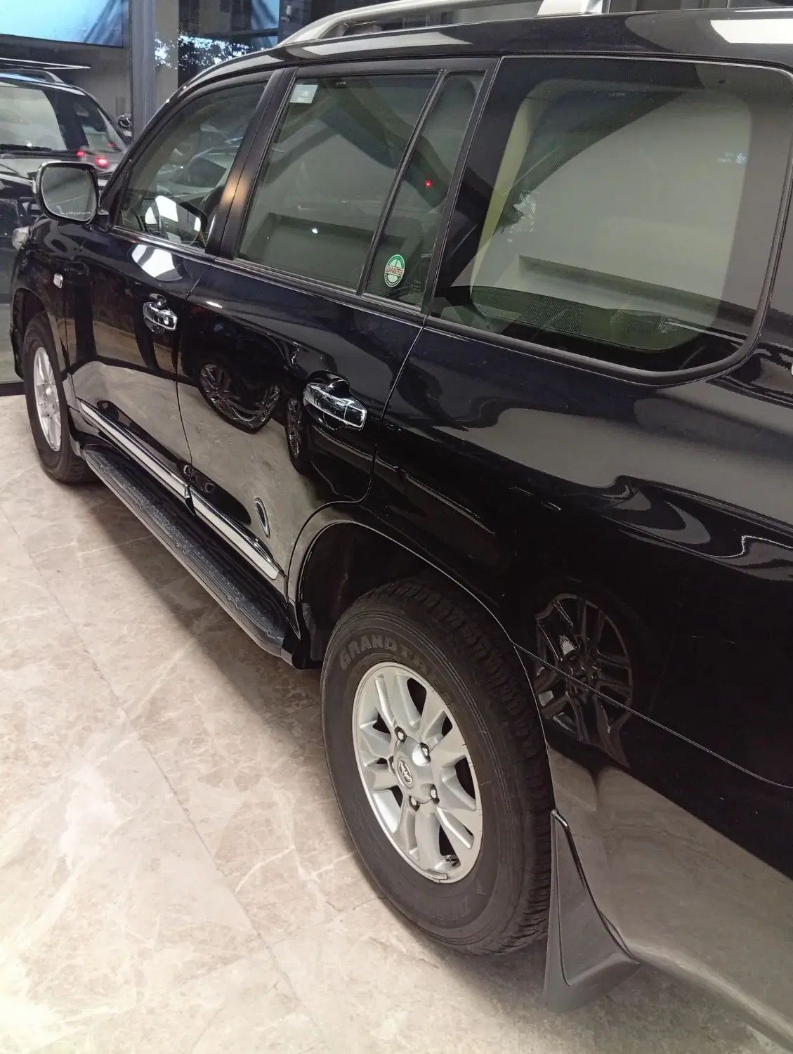 تویوتا لندکروز VXR نسل ۵ - 2011