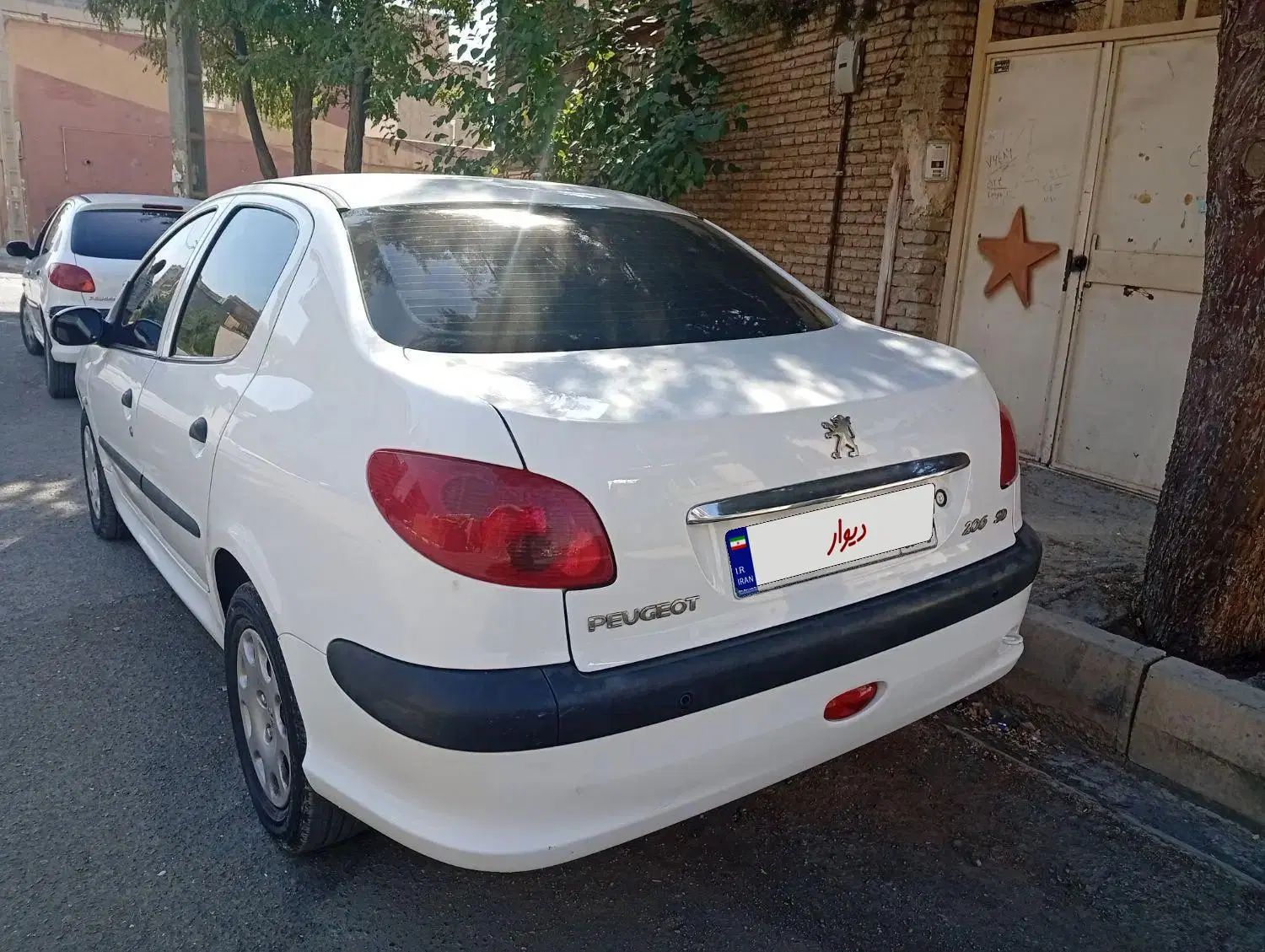 پژو ۲۰۶ صندوق دار v8 - 1396