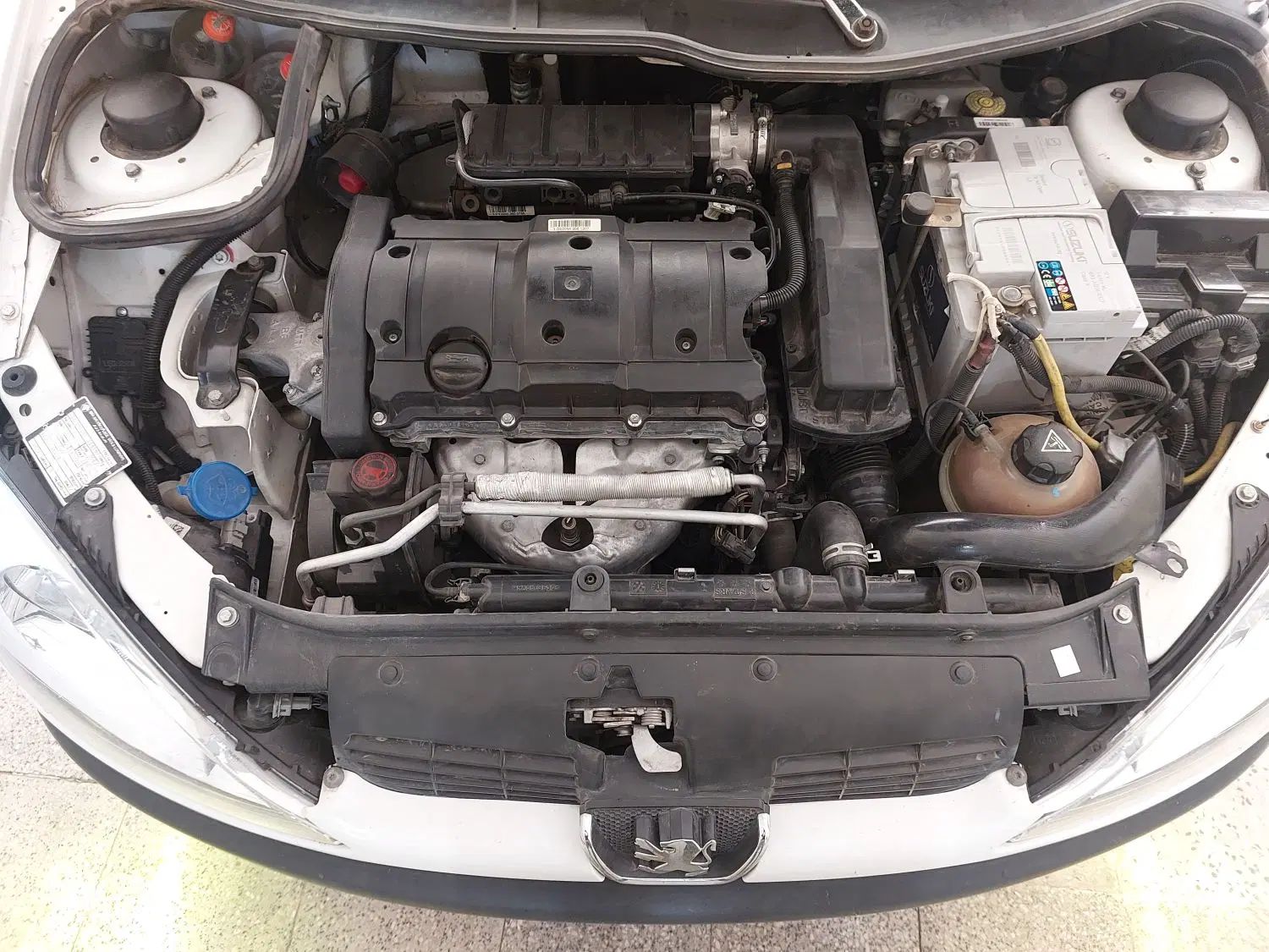 پژو ۲۰۶ صندوق دار v8 - 1394