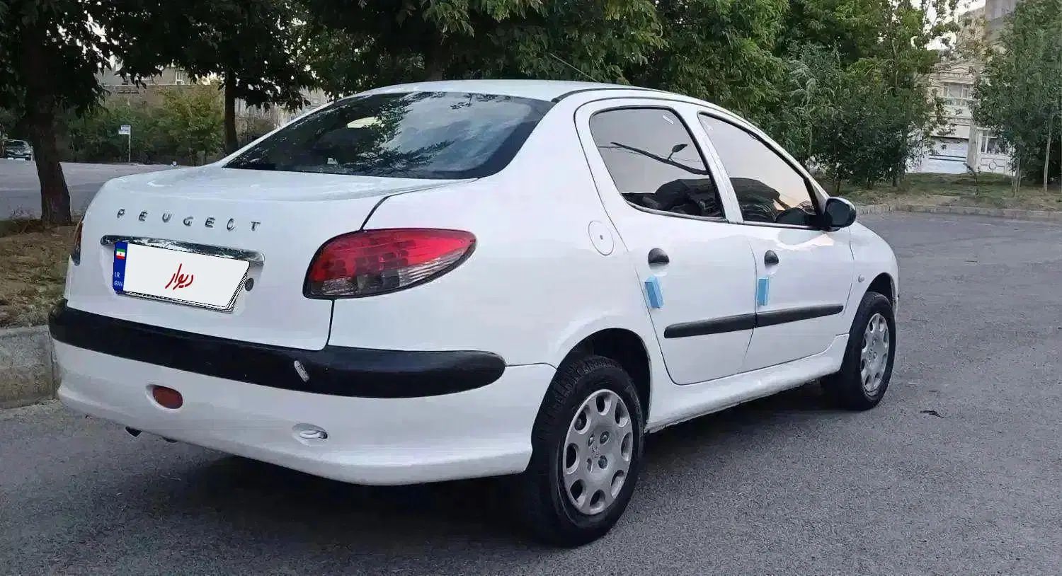 پژو ۲۰۶ صندوق دار v8 - 1392