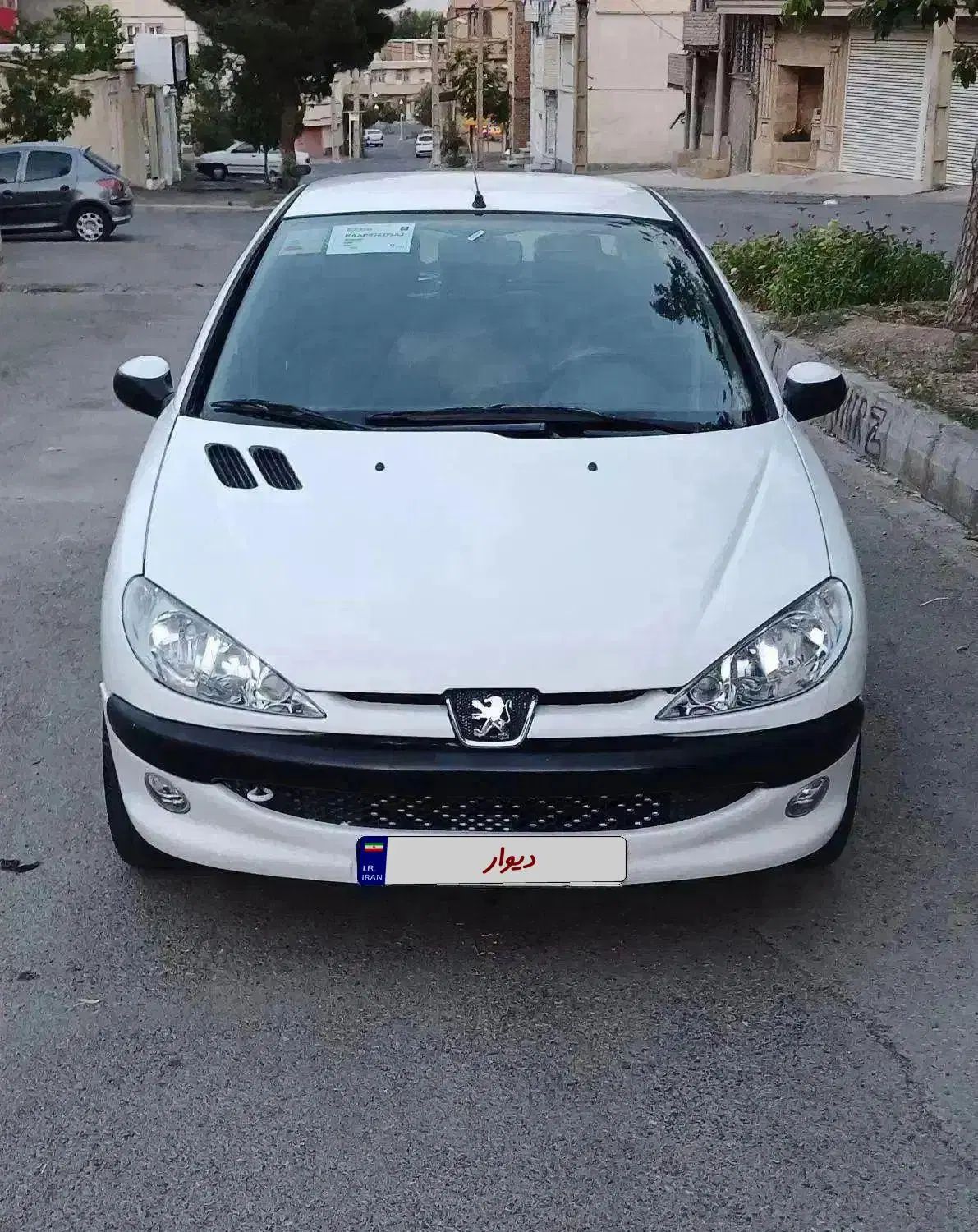 پژو ۲۰۶ صندوق دار v8 - 1392