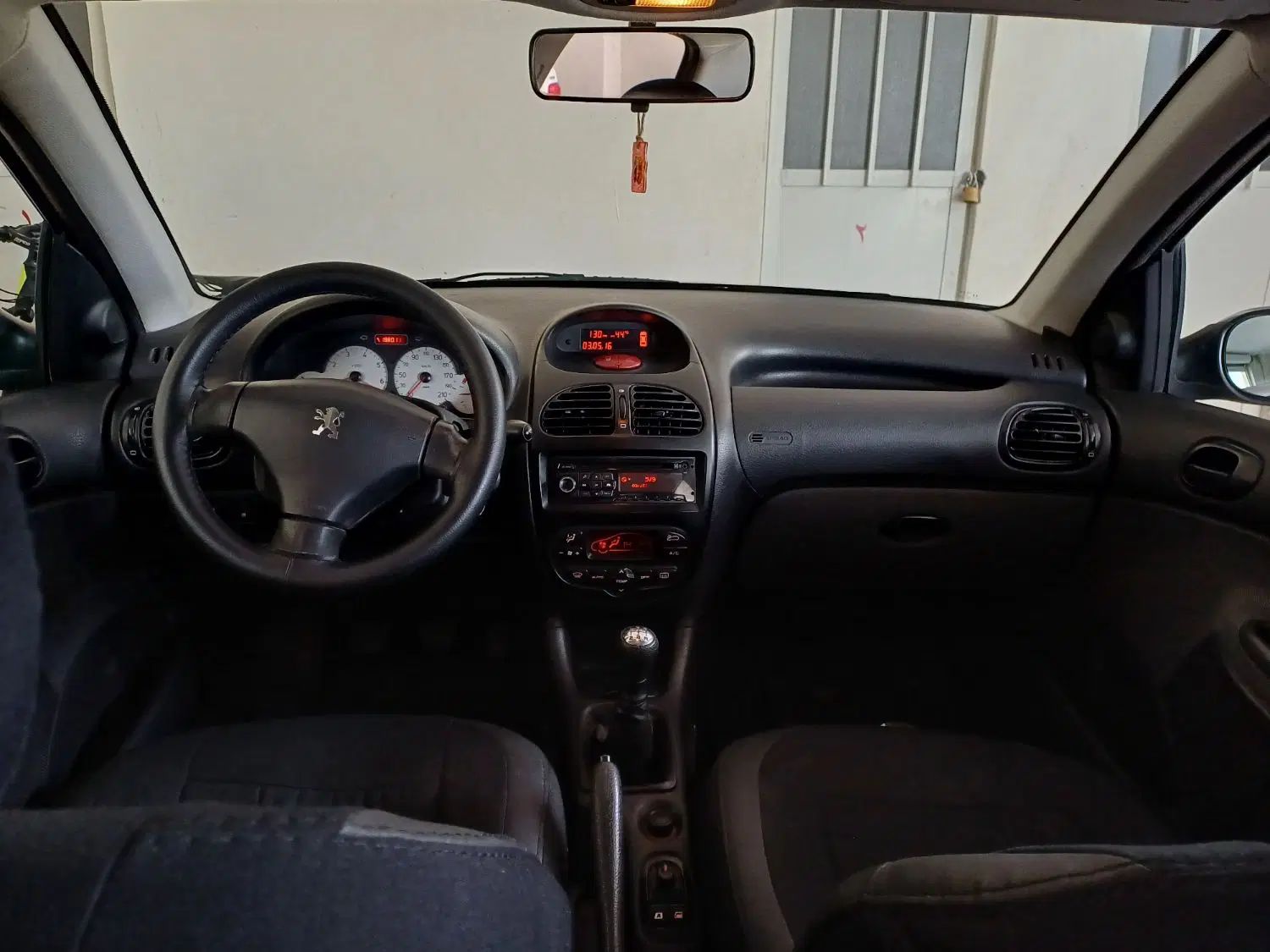 پژو ۲۰۶ صندوق دار v8 - 1392