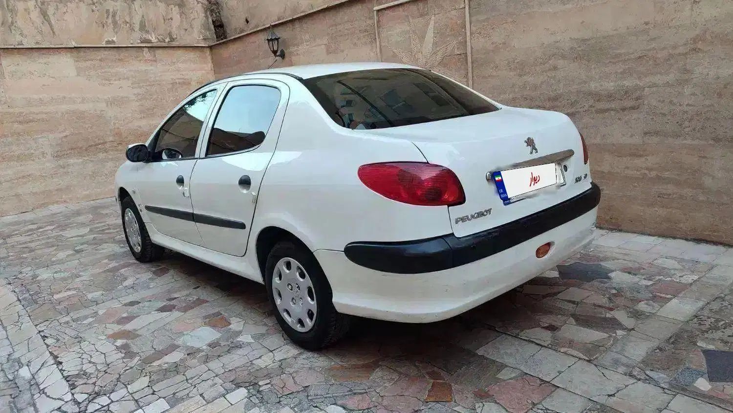 پژو ۲۰۶ صندوق دار v8 - 1391