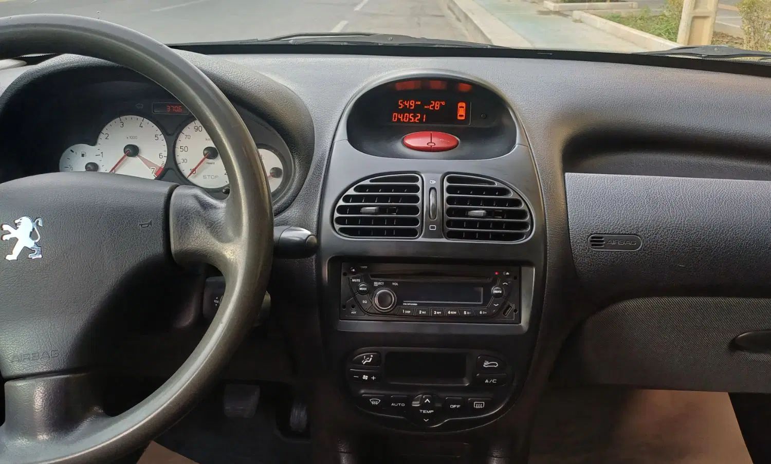پژو ۲۰۶ صندوق دار v8 - 1393