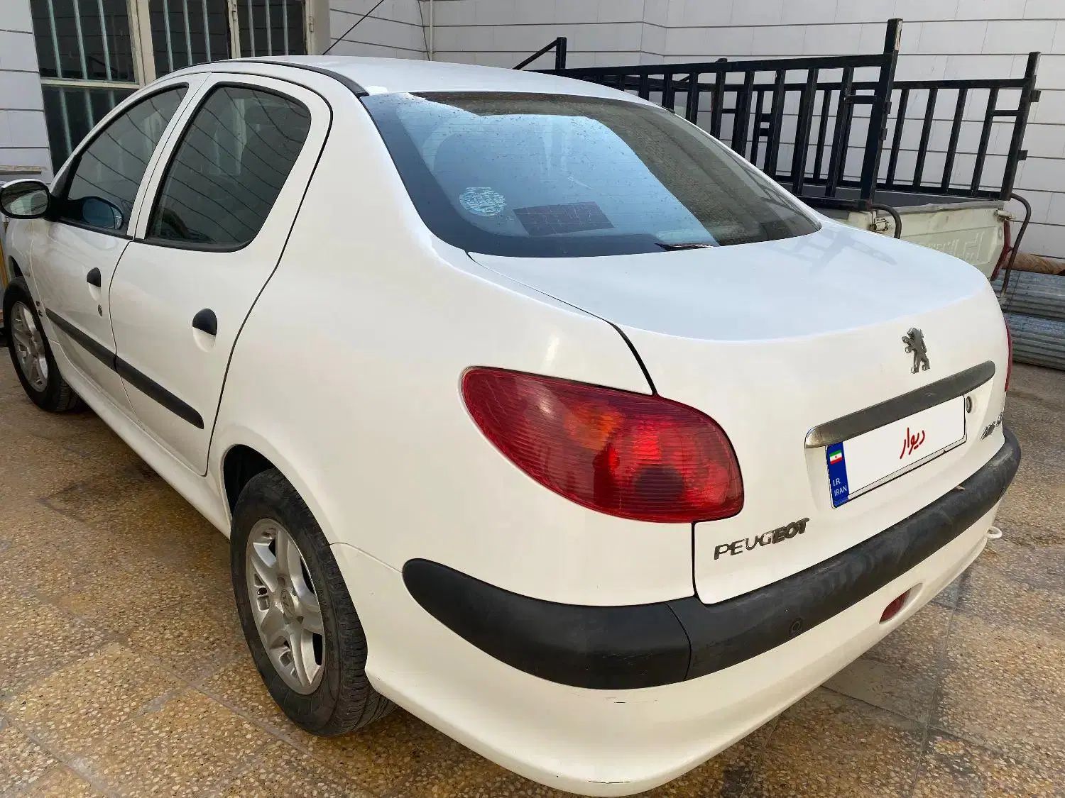 پژو ۲۰۶ صندوق دار v8 - 1396