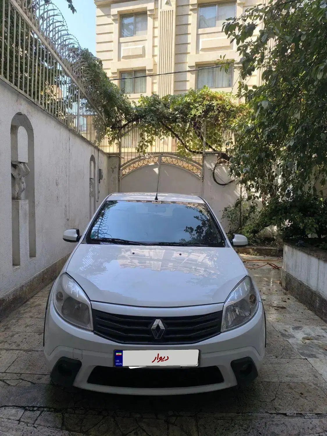 رنو ساندرو اتوماتیک - 1395