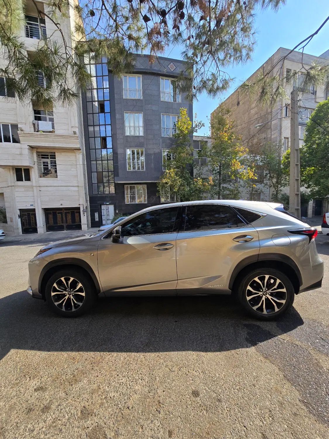 لکسوس NX هیبرید 300H - 2017