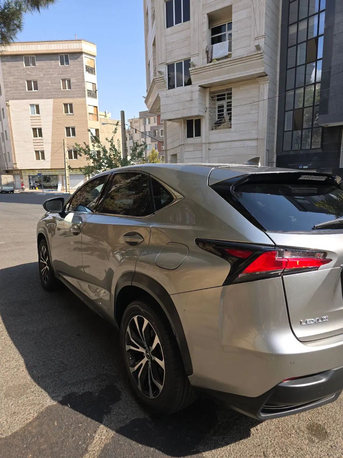 لکسوس NX هیبرید 300H - 2017