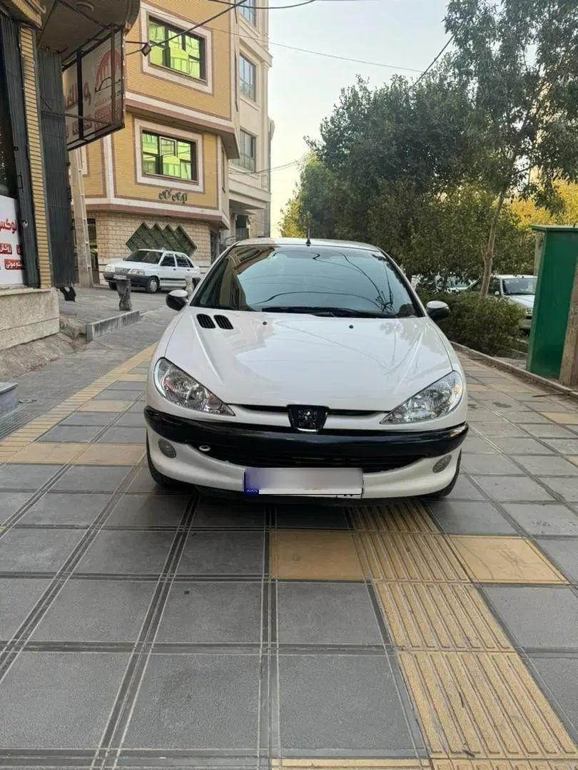 پژو ۲۰۶ صندوق دار v8 - 1393