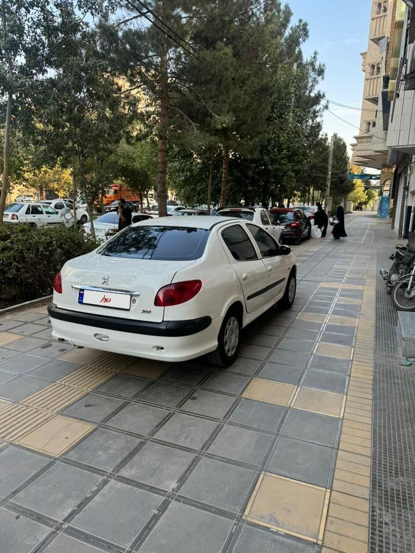 پژو ۲۰۶ صندوق دار v8 - 1393