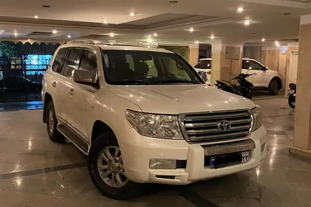 تویوتا لندکروز GXR نسل ۵ - 2011