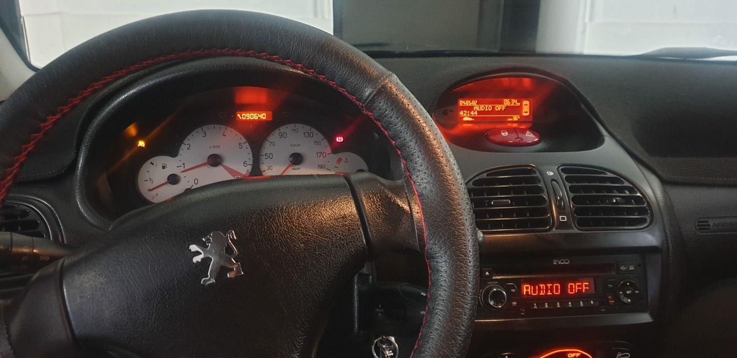 پژو ۲۰۶ صندوق دار v8 - 1395