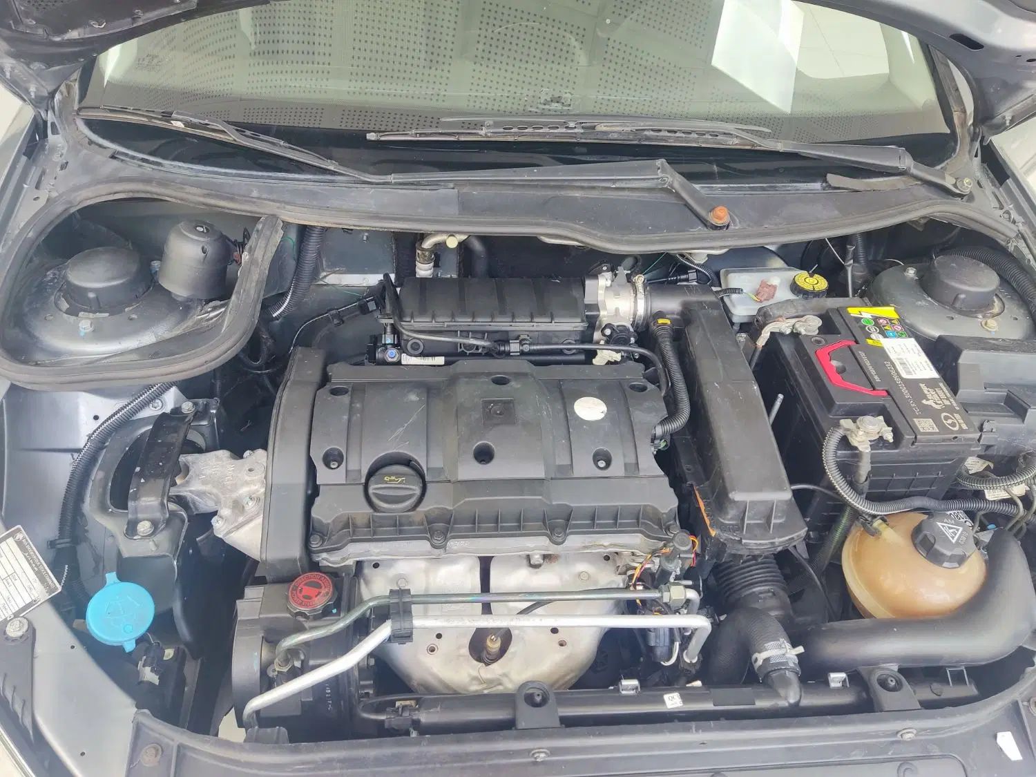 پژو ۲۰۶ صندوق دار v8 - 1393