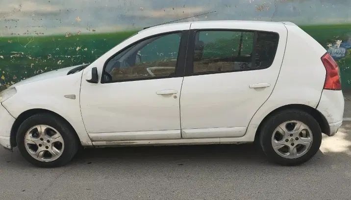 خودرو رنو، ساندرو آگهی ann_20050654