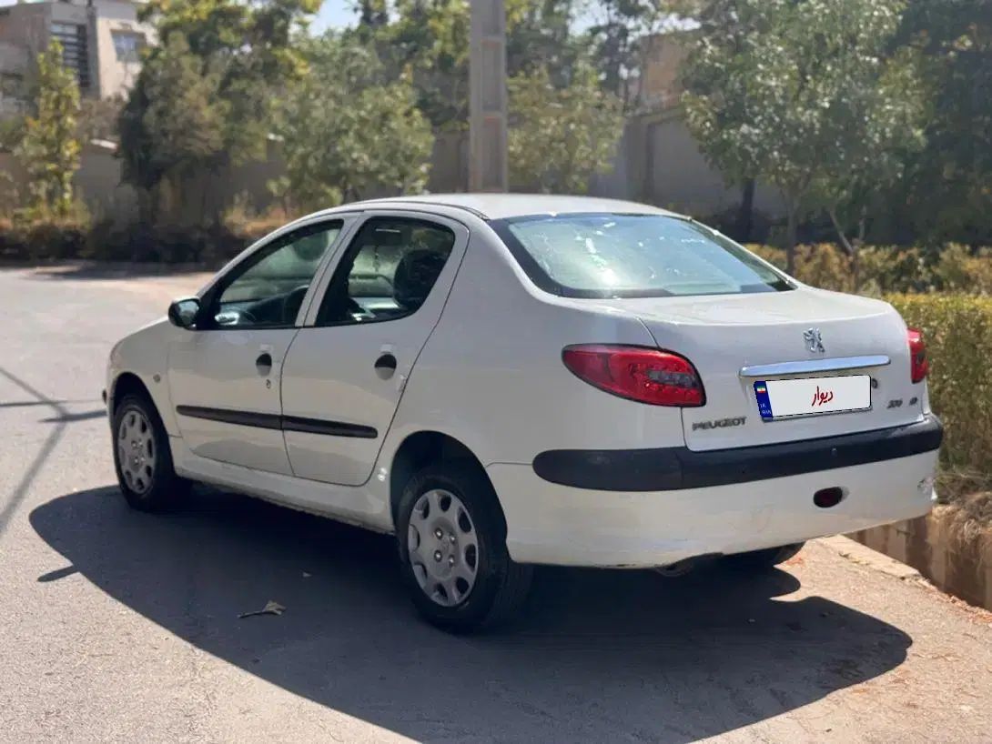 پژو ۲۰۶ صندوق دار v8 - 1393