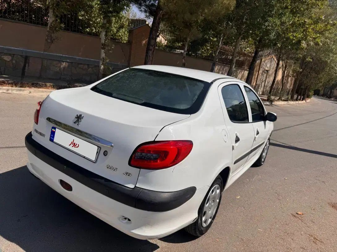پژو ۲۰۶ صندوق دار v8 - 1393