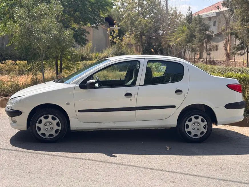 پژو ۲۰۶ صندوق دار v8 - 1393