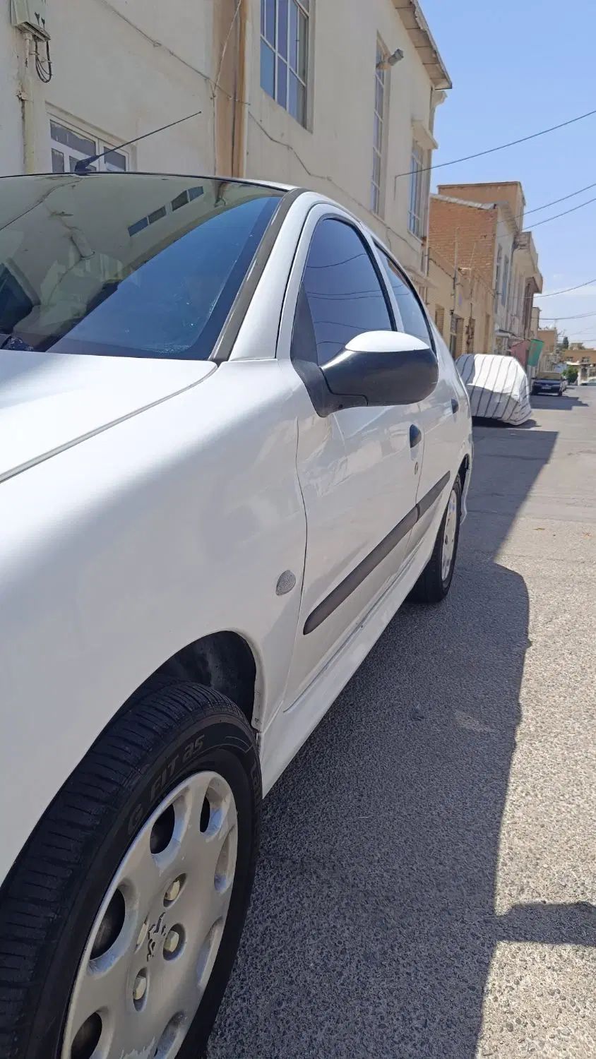 پژو ۲۰۶ صندوق دار v8 - 1392