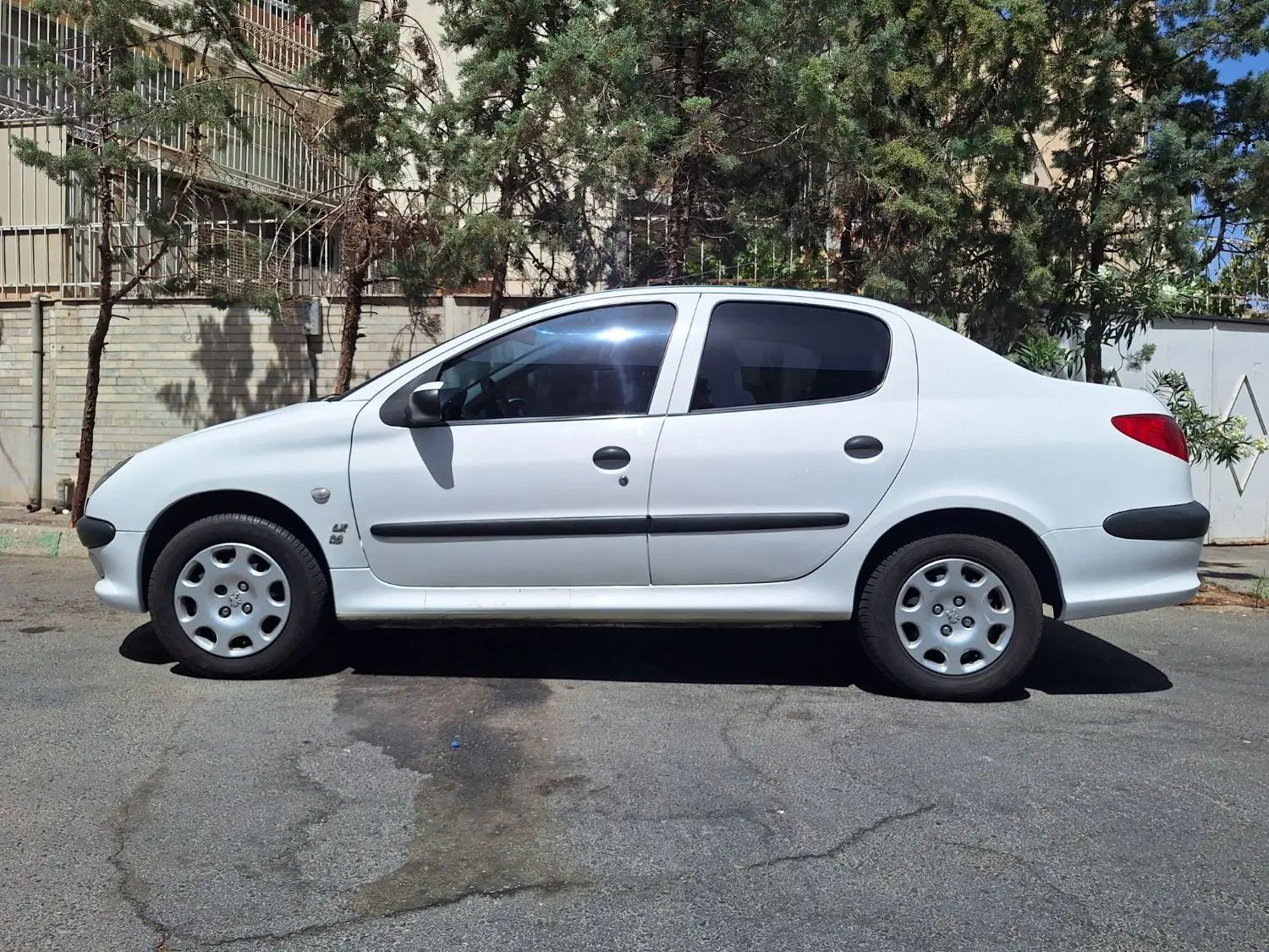 پژو ۲۰۶ صندوق دار v8 - 1398