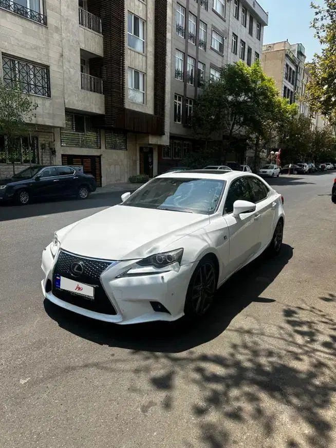 خودرو لکسوس، IS آگهی ann_20052837