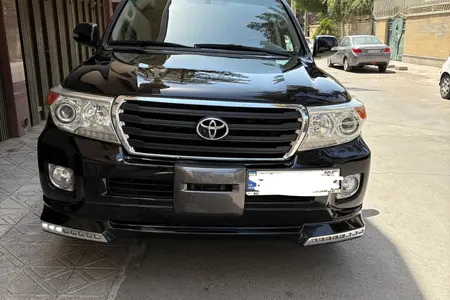 تویوتا لندکروز GXR نسل ۵ - 2011