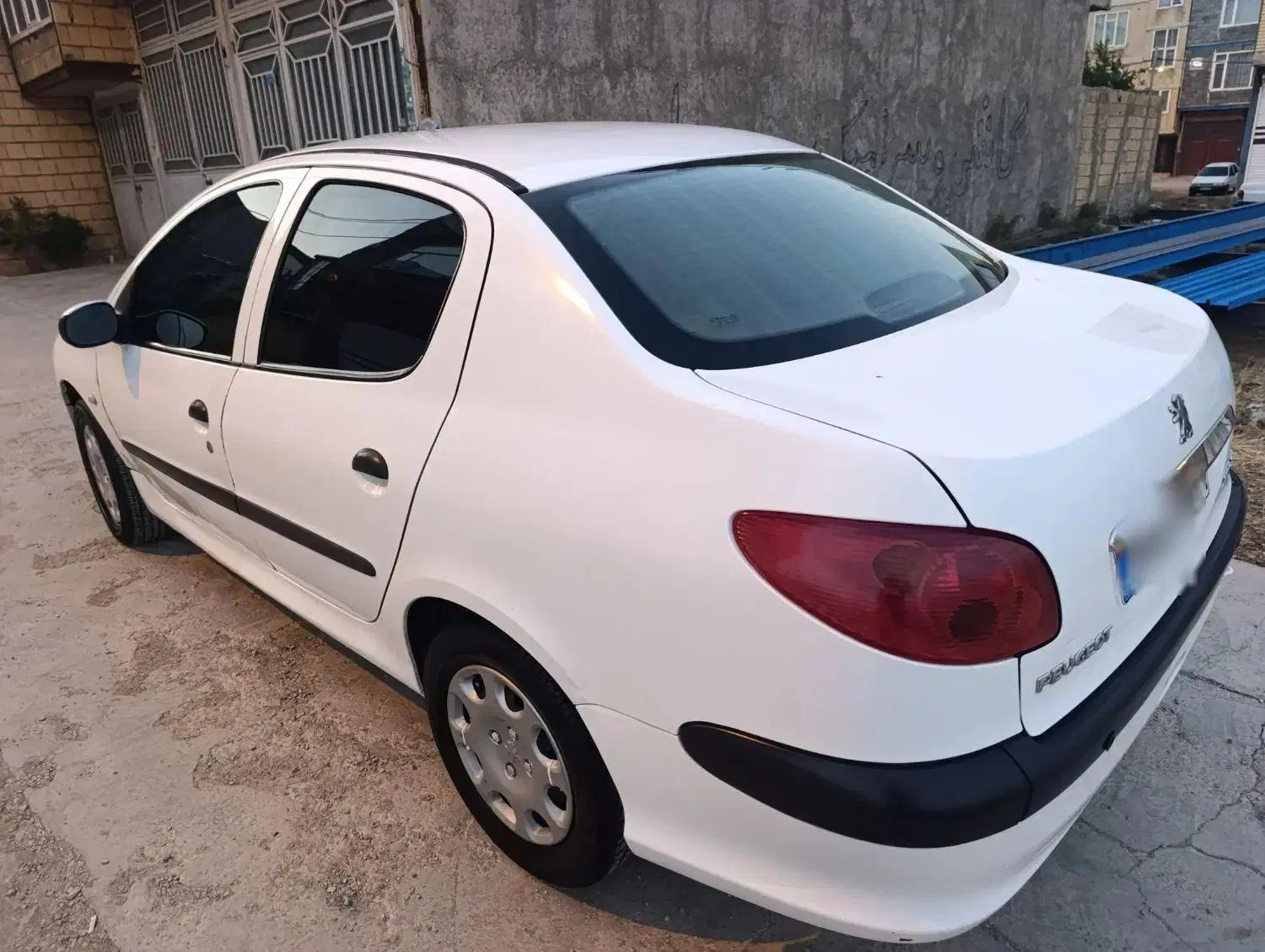 پژو ۲۰۶ صندوق دار v8 - 1394