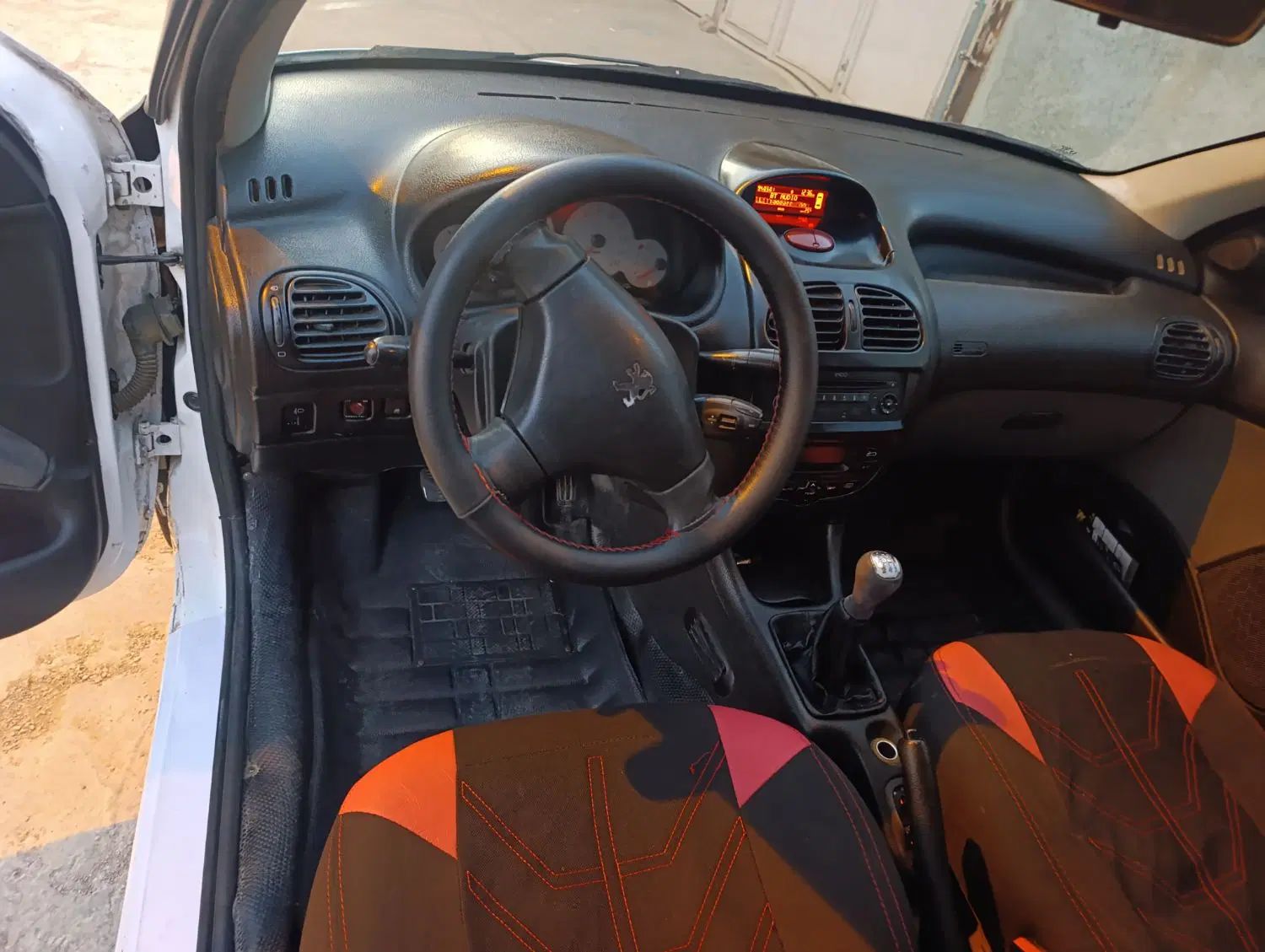 پژو ۲۰۶ صندوق دار v8 - 1394