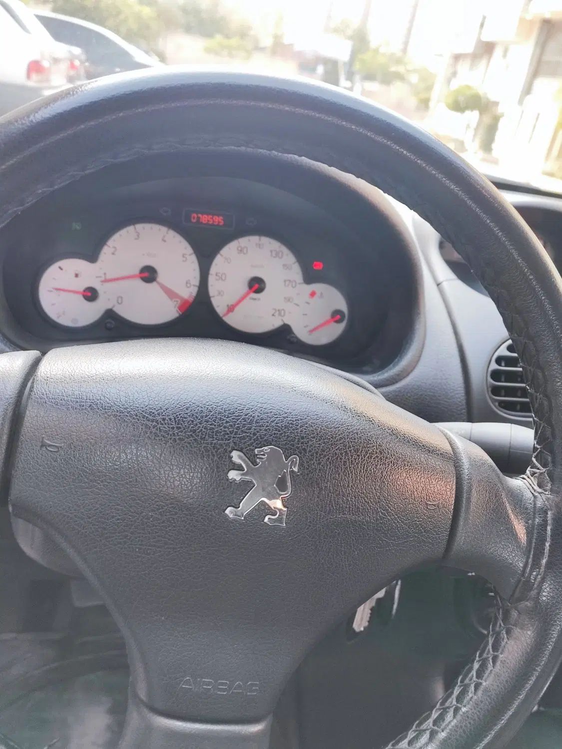 پژو ۲۰۶ صندوق دار v8 - 1397