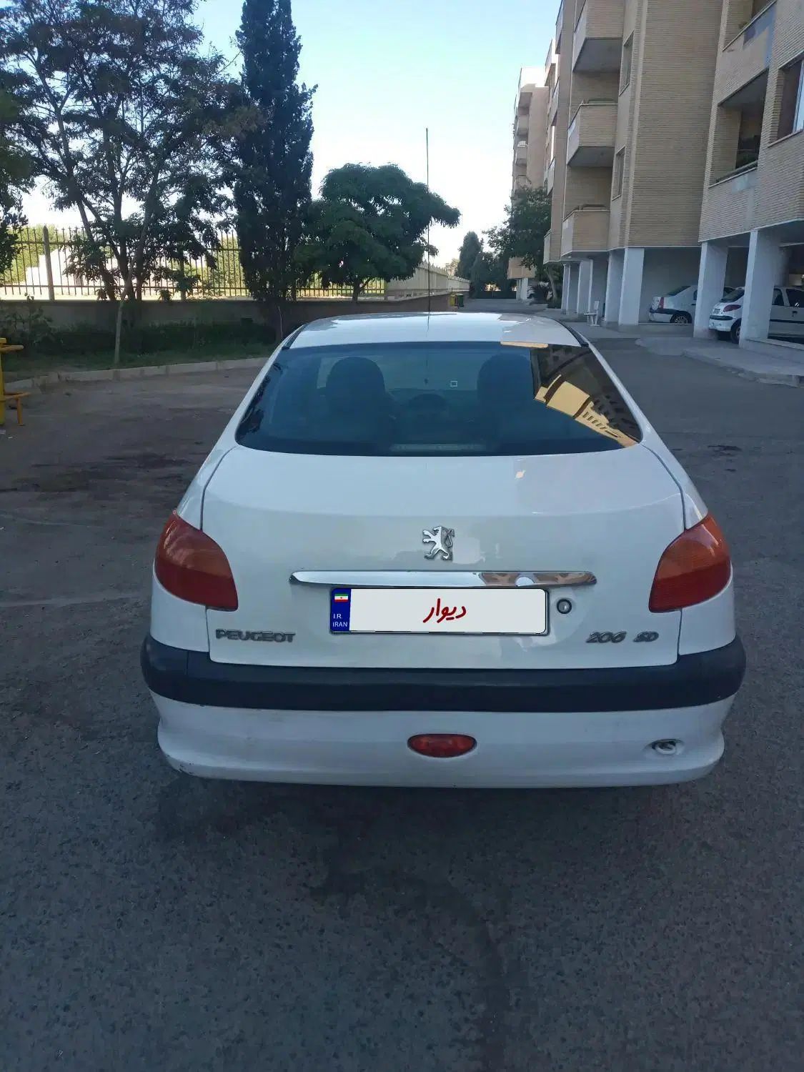 پژو ۲۰۶ صندوق دار v8 - 1389