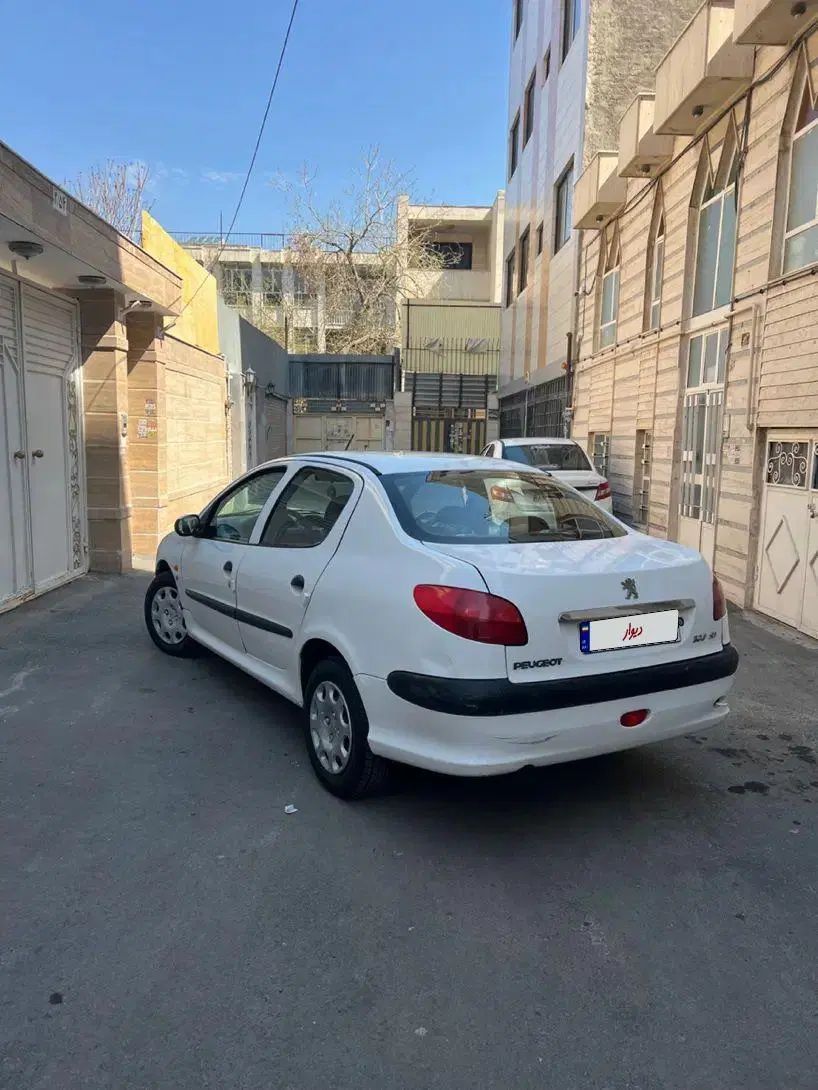 پژو ۲۰۶ صندوق دار v8 - 1392