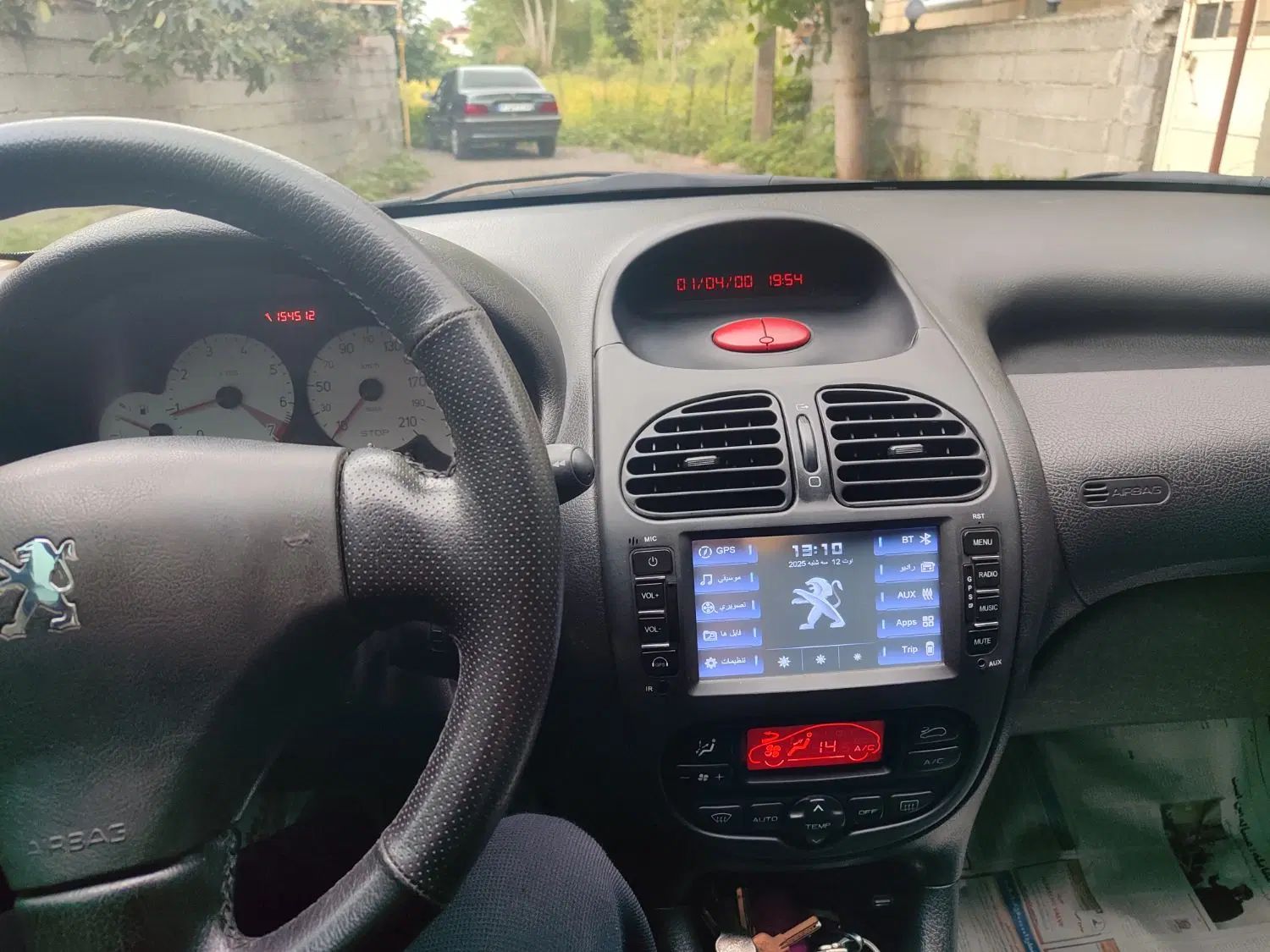 پژو ۲۰۶ صندوق دار v8 - 1390