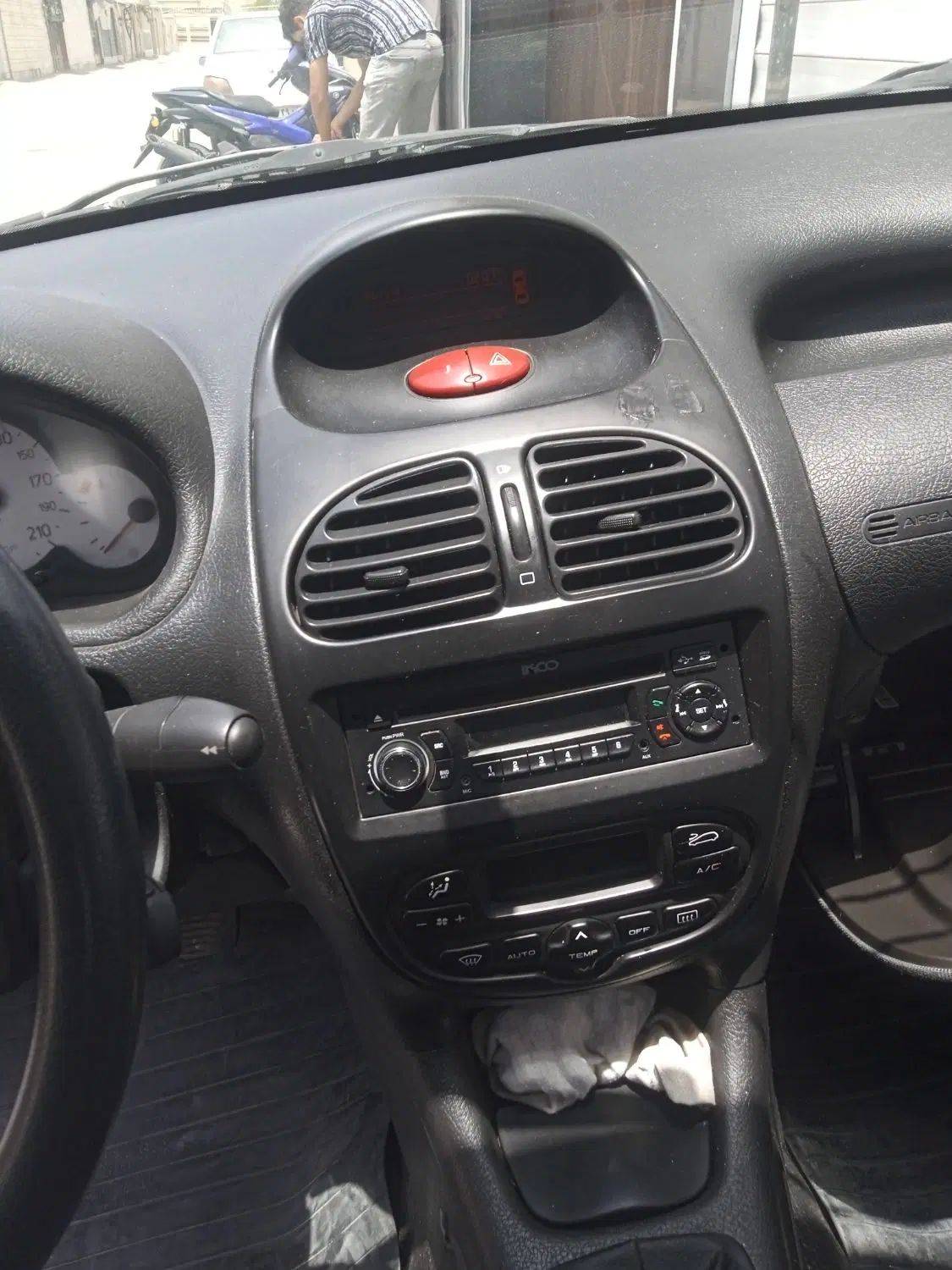 پژو ۲۰۶ صندوق دار v8 - 1398