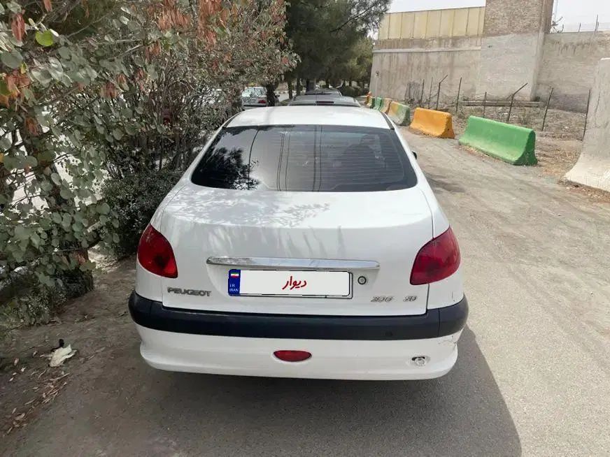 پژو ۲۰۶ صندوق دار v8 - 1395