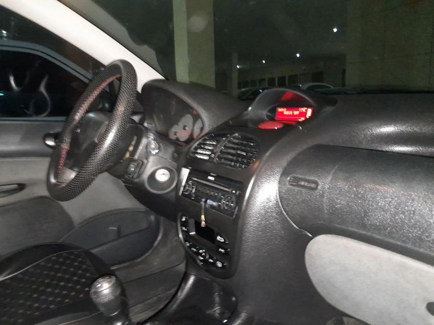 پژو ۲۰۶ صندوق دار v8 - 1395