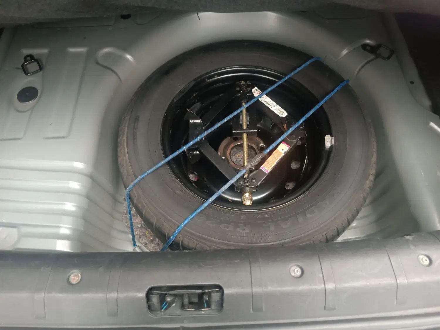 پژو ۲۰۶ صندوق دار v8 - 1395